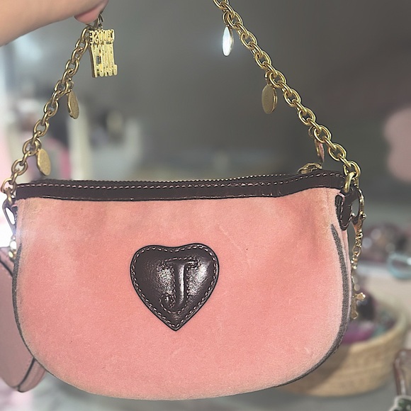 Best vintage pink juicy couture purse in my opinion with additional iteams - Picture 3 of 6
